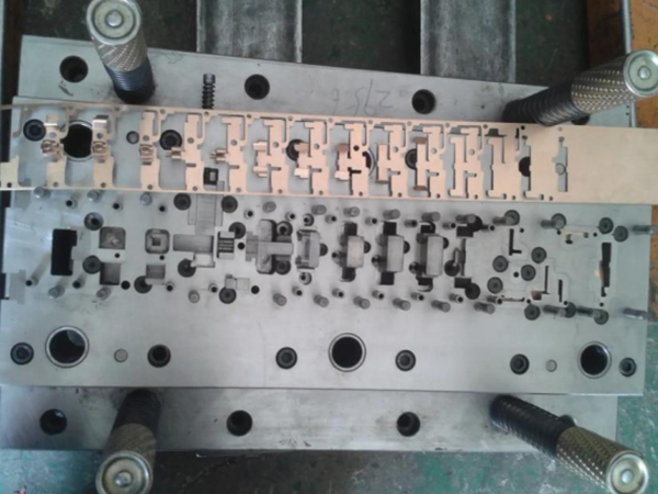 4.1Progressive Die